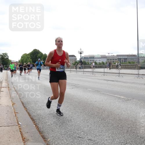 29.06.2025 - hella hamburg halbmarathon Lena Gebhardt http://msf.ph/oto/8423635 29.06.2025 10:28:16 Lombardsbrücke 5574, 12842, 8291, 1148, 3445, 5177, 5369, 5604, 5718, 5847, 5939, 6418, 6632, 7497, 7667, 7980, 8215, 8327, 9567, 9653, 9654, 9855, 10434, 11692, 11739, 12780, 12823, 12842, 13045, 13296, 13400, 13568, 13678, 13860, 14017, 14155, 15123, 15607, 15608, 16569, 16804, 18256, 18293, 18604, 19180 meine-sportfotos.de
