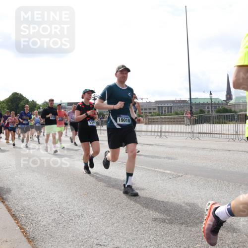 29.06.2025 - hella hamburg halbmarathon Lena Gebhardt http://msf.ph/oto/8423638 29.06.2025 10:19:00 Lombardsbrücke 4718, 15657, 19010, 6413, 1349, 1521, 1718, 1755, 2096, 2311, 2703, 2781, 2802, 2821, 3026, 3105, 3118, 3202, 3529, 3591, 3592, 3631, 4383, 4718, 4802, 4845, 5034, 5049, 5080, 5098, 5178, 5264, 5266, 5323, 5429, 5834, 5910, 6194, 6249, 6413, 6477, 6482, 6533, 6542, 6736, 7051, 7121, 7214, 7252, 7454, 8665, 8761, 8778, 8780, 9252, 9270, 9272, 9276, 9505, 9549, 9652, 9756, 9757, 10037, 10124, 10129, 10172, 10467, 10502, 10816, 12541, 12548, 12552, 12703 meine-sportfotos.de