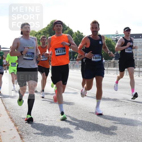 29.06.2025 - hella hamburg halbmarathon Lena Gebhardt http://msf.ph/oto/8423650 29.06.2025 09:43:08 Lombardsbrücke 9767, 18989, 18693, 4757, 18328, 18695, 10867, 1271, 4338, 5301, 5612, 6090, 7331, 7855, 9097, 9269, 9385, 9565, 9767, 10867, 11078, 11228, 11994, 12341, 12360, 12529, 12992, 13346, 13374, 14728, 14753, 14757, 14836, 15483, 15671, 17614, 18037, 18328, 18693, 18695, 18740, 18989, 19041, 19042, 19050, 19076, 19078 meine-sportfotos.de
