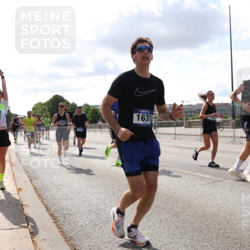 29.06.2025 - hella hamburg halbmarathon Lena Gebhardt http://msf.ph/oto/8423660 29.06.2025 09:52:12 Lombardsbrücke 15206, 604, 6373, 1631, 6711, 1057, 1139, 1312, 1353, 1468, 1569, 1604, 1631, 1763, 2653, 3305, 3437, 3618, 3697, 3852, 4565, 4871, 4915, 5011, 5014, 5047, 5129, 5231, 5336, 5690, 5987, 6373, 6550, 6700, 6705, 6711, 6770, 7092, 7185, 7710, 8074, 8346, 8359, 8564, 8852, 8900, 9348, 9358, 9444, 9547, 9659, 10319, 10375, 10493, 10691, 10741, 10934, 10978, 11021, 11062, 11495, 11679, 11714, 11821, 12046, 12438, 12623, 12711, 12772, 13728, 14257 meine-sportfotos.de