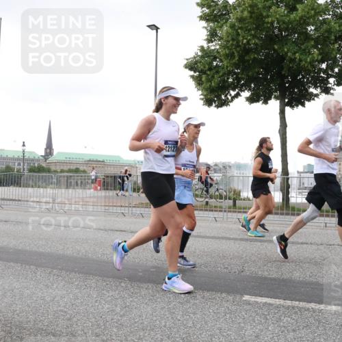 29.06.2025 - hella hamburg halbmarathon Lena Gebhardt http://msf.ph/oto/8423663 29.06.2025 10:53:07 Lombardsbrücke 14979, 2127, 1369, 1900, 1906, 2065, 2146, 2291, 2362, 2409, 2701, 2988, 3227, 3787, 4195, 4591, 4626, 4729, 5428, 6135, 6521, 7032, 7483, 7681, 7737, 8212, 8414, 8515, 8641, 8906, 9545, 9764, 10043, 10055, 10175, 10417, 10490, 10568, 10600, 10661, 10879, 10981, 11520, 11524, 11919, 12127, 12128, 12193, 12219, 12700, 12994, 13489, 13916, 13917, 14009, 14038, 14765, 14807, 14977, 14979, 16137 meine-sportfotos.de