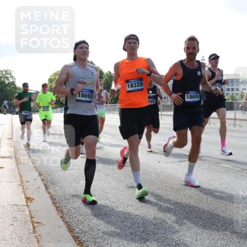 29.06.2025 - hella hamburg halbmarathon Lena Gebhardt http://msf.ph/oto/8423669 29.06.2025 09:43:08 Lombardsbrücke 9767, 18989, 18328, 18693, 565, 18695, 0967, 1271, 4338, 5301, 5612, 6090, 7331, 7855, 9097, 9269, 9385, 9565, 9767, 10867, 11078, 11228, 11994, 12341, 12360, 12529, 12992, 13346, 13374, 14728, 14753, 14757, 14836, 15483, 15671, 17614, 18037, 18328, 18693, 18695, 18740, 18989, 19041, 19042, 19050, 19076, 19078 meine-sportfotos.de