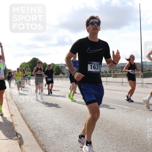 29.06.2025 - hella hamburg halbmarathon Lena Gebhardt http://msf.ph/oto/8423679 29.06.2025 09:52:12 Lombardsbrücke 15206, 1604, 6373, 269, 1631, 6711, 1057, 1139, 1312, 1353, 1468, 1569, 1604, 1631, 1763, 2653, 3305, 3437, 3618, 3697, 3852, 4565, 4871, 4915, 5011, 5014, 5047, 5129, 5231, 5336, 5690, 5987, 6373, 6550, 6700, 6705, 6711, 6770, 7092, 7185, 7710, 8074, 8346, 8359, 8564, 8852, 8900, 9348, 9358, 9444, 9547, 9659, 10319, 10375, 10493, 10691, 10741, 10934, 10978, 11021, 11062, 11495, 11679, 11714, 11821, 12046, 12438, 12623, 12711, 12772, 13728, 14257 meine-sportfotos.de