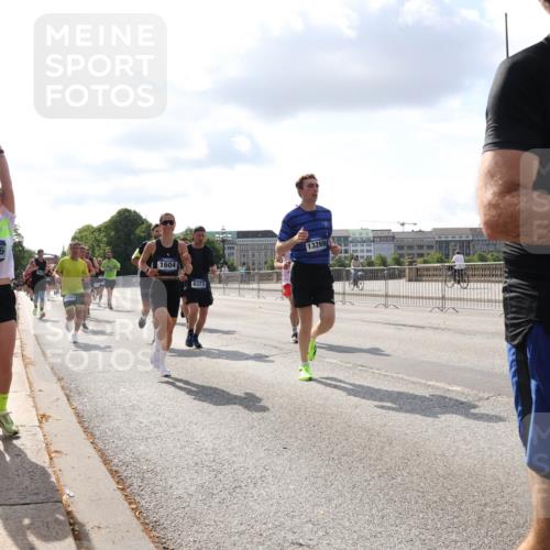 29.06.2025 - hella hamburg halbmarathon Lena Gebhardt http://msf.ph/oto/8423694 29.06.2025 09:52:12 Lombardsbrücke 15206, 1604, 6373, 13269, 1057, 1139, 1312, 1353, 1468, 1569, 1604, 1631, 1763, 2653, 3305, 3437, 3618, 3697, 3852, 4565, 4871, 4915, 5011, 5014, 5047, 5129, 5231, 5336, 5690, 5987, 6373, 6550, 6700, 6705, 6711, 6770, 7092, 7185, 7710, 8074, 8346, 8359, 8564, 8852, 8900, 9348, 9358, 9444, 9547, 9659, 10319, 10375, 10493, 10691, 10741, 10934, 10978, 11021, 11062, 11495, 11679, 11714, 11821, 12046, 12438, 12623, 12711, 12772, 13728, 14257 meine-sportfotos.de