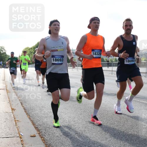 29.06.2025 - hella hamburg halbmarathon Lena Gebhardt http://msf.ph/oto/8423709 29.06.2025 09:43:09 Lombardsbrücke 18328, 18695, 18989, 9767, 14, 18693, 1271, 4338, 5301, 5612, 6090, 7331, 7855, 9097, 9269, 9385, 9565, 9767, 10867, 11228, 11994, 12341, 12360, 12529, 12992, 13346, 13374, 14728, 14753, 14757, 14836, 15483, 15671, 17614, 18037, 18328, 18693, 18695, 18740, 18989, 19041, 19042, 19050, 19076, 19078 meine-sportfotos.de