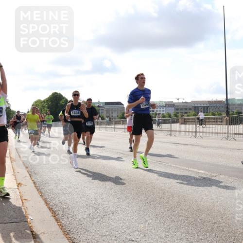 29.06.2025 - hella hamburg halbmarathon Lena Gebhardt http://msf.ph/oto/8423713 29.06.2025 09:52:12 Lombardsbrücke 15206, 1604, 6373, 13269, 1057, 1139, 1312, 1353, 1468, 1569, 1604, 1631, 1763, 2653, 3305, 3437, 3618, 3697, 3852, 4565, 4871, 4915, 5011, 5014, 5047, 5129, 5231, 5336, 5690, 5987, 6373, 6550, 6700, 6705, 6711, 6770, 7092, 7185, 7710, 8074, 8346, 8359, 8564, 8852, 8900, 9348, 9358, 9444, 9547, 9659, 10319, 10375, 10493, 10691, 10741, 10934, 10978, 11021, 11062, 11495, 11679, 11714, 11821, 12046, 12438, 12623, 12711, 12772, 13728, 14257 meine-sportfotos.de