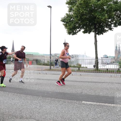 29.06.2025 - hella hamburg halbmarathon Lena Gebhardt http://msf.ph/oto/8423717 29.06.2025 10:53:10 Lombardsbrücke 1497, 979, 0001, 10055, 1340, 1369, 1900, 1906, 2065, 2146, 2291, 2409, 2701, 2988, 3226, 3227, 3787, 4195, 4626, 4729, 5428, 5815, 6135, 6521, 7032, 7068, 7483, 7681, 7737, 7876, 8189, 8212, 8414, 8515, 8641, 8906, 9545, 9685, 9764, 10043, 10055, 10175, 10417, 10490, 10568, 10661, 10879, 10981, 11520, 11524, 11919, 12127, 12128, 12193, 12219, 12700, 12994, 13489, 13916, 13917, 14009, 14038, 14765, 14807, 14977, 14979, 16137 meine-sportfotos.de