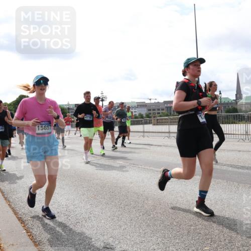 29.06.2025 - hella hamburg halbmarathon Lena Gebhardt http://msf.ph/oto/8423726 29.06.2025 10:19:01 Lombardsbrücke 17386, 17490, 15657, 4718, 1349, 1521, 1718, 1755, 2096, 2311, 2703, 2781, 2802, 2821, 3026, 3105, 3118, 3202, 3529, 3591, 3592, 3631, 4718, 4802, 4845, 5034, 5049, 5080, 5098, 5178, 5264, 5266, 5323, 5429, 5834, 5910, 6194, 6249, 6413, 6477, 6482, 6542, 6736, 7051, 7121, 7214, 7252, 7454, 8665, 8761, 8778, 8780, 9252, 9270, 9272, 9276, 9505, 9549, 9652, 9756, 9757, 10037, 10124, 10129, 10172, 10467, 10502, 10816, 12541, 12548, 12552, 12703 meine-sportfotos.de