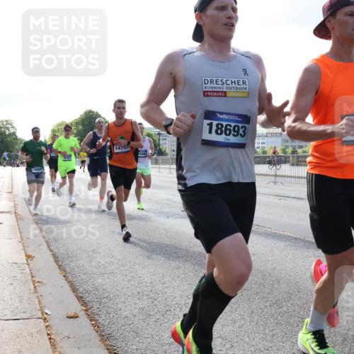 29.06.2025 - hella hamburg halbmarathon Lena Gebhardt http://msf.ph/oto/8423745 29.06.2025 09:43:09 Lombardsbrücke 9767, 18989, 14757, 15483, 56, 18693, 528, 1271, 4338, 5301, 5612, 6090, 7331, 7855, 9097, 9269, 9385, 9565, 9767, 10867, 11228, 11994, 12341, 12360, 12529, 12992, 13346, 13374, 14728, 14753, 14757, 14836, 15483, 15671, 17614, 18037, 18328, 18693, 18695, 18740, 18989, 19041, 19042, 19050, 19076, 19078 meine-sportfotos.de