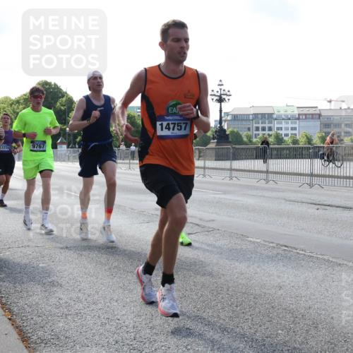 29.06.2025 - hella hamburg halbmarathon Lena Gebhardt http://msf.ph/oto/8423771 29.06.2025 09:43:10 Lombardsbrücke 18989, 13374, 9767, 14757, 9565, 1271, 4338, 5301, 5612, 6090, 7331, 7380, 7855, 9097, 9269, 9385, 9565, 9767, 10867, 11228, 11994, 12341, 12360, 12529, 12992, 13346, 13374, 14728, 14753, 14757, 14836, 15483, 15671, 17614, 18037, 18328, 18693, 18695, 18740, 18989, 19041, 19042, 19050, 19076, 19078 meine-sportfotos.de
