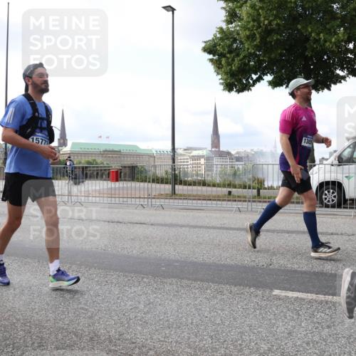 29.06.2025 - hella hamburg halbmarathon Lena Gebhardt http://msf.ph/oto/8423773 29.06.2025 10:06:13 Lombardsbrücke 1448, 15779, 1305, 1229, 1245, 1448, 1766, 1830, 1842, 2471, 2540, 3062, 4169, 4542, 4666, 4868, 5431, 5762, 6014, 6314, 7138, 7741, 8051, 8316, 8894, 8909, 9361, 9477, 9560, 10214, 10297, 10781, 13042, 13054, 13481, 13863, 14369, 14987, 15113, 15145, 15229, 15462, 15537, 15766, 15772, 15858, 16441, 16687, 17239, 17746, 17885, 18042, 18575, 18577, 18768, 18857, 18910, 18913, 18966, 18973 meine-sportfotos.de