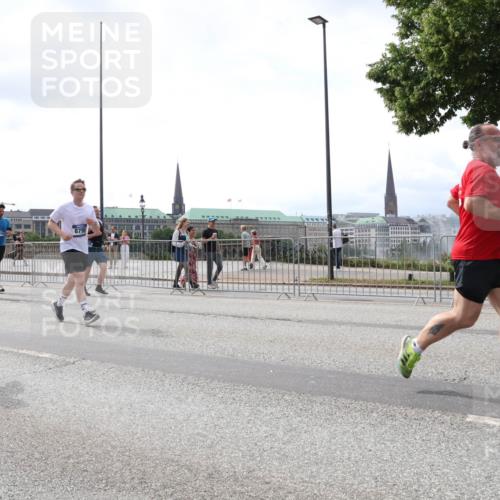 29.06.2025 - hella hamburg halbmarathon Lena Gebhardt http://msf.ph/oto/8423776 29.06.2025 10:43:10 Lombardsbrücke 13417, 178, 8795, 1149, 1155, 1467, 1656, 1788, 1816, 1878, 1964, 2103, 2158, 2267, 2361, 2450, 2509, 2971, 3074, 3238, 3283, 3329, 3378, 3518, 3638, 3764, 4056, 4092, 4105, 4177, 4302, 4367, 4385, 4680, 5067, 5268, 5610, 5720, 5755, 5967, 6012, 6440, 7043, 7461, 7872, 7926, 8135, 8161, 8184, 8408, 8435, 8795, 8991, 9072, 9304, 9378, 9639, 9641, 9644, 9976, 10008, 10180, 10697, 11142, 11710, 12151, 12441, 13049 meine-sportfotos.de