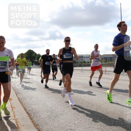 29.06.2025 - hella hamburg halbmarathon Lena Gebhardt http://msf.ph/oto/8423779 29.06.2025 09:52:13 Lombardsbrücke 15206, 18489, 18987, 15309, 1604, 15270, 13269, 1057, 1139, 1169, 1312, 1353, 1468, 1569, 1604, 1631, 1763, 2653, 3305, 3437, 3618, 3697, 3852, 4565, 4871, 4915, 5011, 5014, 5047, 5129, 5231, 5336, 5690, 5987, 6373, 6550, 6700, 6705, 6711, 6770, 7092, 7185, 7432, 7710, 8074, 8346, 8359, 8564, 8852, 8900, 9348, 9358, 9444, 9547, 9659, 10319, 10493, 10691, 10741, 10934, 10978, 11021, 11062, 11495, 11679, 11714, 11779, 11821, 12046, 12438, 12623, 12772, 13614, 13728, 14257 meine-sportfotos.de