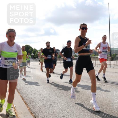 29.06.2025 - hella hamburg halbmarathon Lena Gebhardt http://msf.ph/oto/8423793 29.06.2025 09:52:14 Lombardsbrücke 15206, 18489, 18987, 6373, 604, 15270, 1057, 1139, 1169, 1312, 1353, 1468, 1569, 1604, 1631, 1763, 2653, 3305, 3437, 3618, 3697, 3852, 4565, 4871, 4915, 5011, 5014, 5047, 5129, 5231, 5336, 5690, 5987, 6373, 6550, 6700, 6705, 6711, 6770, 7092, 7185, 7432, 7710, 8074, 8346, 8359, 8564, 8852, 8900, 9348, 9358, 9444, 9547, 9659, 10319, 10493, 10691, 10741, 10978, 11021, 11062, 11495, 11679, 11714, 11779, 11821, 12046, 12438, 12623, 12772, 13614, 13728, 14257 meine-sportfotos.de