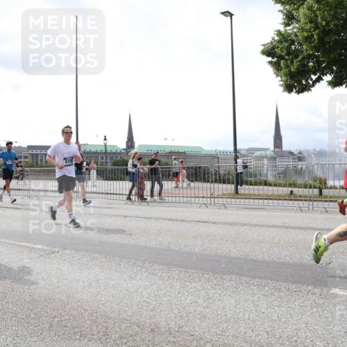 29.06.2025 - hella hamburg halbmarathon Lena Gebhardt http://msf.ph/oto/8423799 29.06.2025 10:43:10 Lombardsbrücke 13417, 1788, 8795, 1149, 1155, 1467, 1656, 1788, 1816, 1878, 1964, 2103, 2158, 2267, 2361, 2450, 2509, 2971, 3074, 3238, 3283, 3329, 3378, 3518, 3638, 3764, 4056, 4092, 4105, 4177, 4302, 4367, 4385, 4680, 5067, 5268, 5610, 5720, 5755, 5967, 6012, 6440, 7043, 7461, 7872, 7926, 8135, 8161, 8184, 8408, 8435, 8795, 8991, 9072, 9304, 9378, 9639, 9641, 9644, 9976, 10008, 10180, 10697, 11142, 11710, 12151, 12441, 13049 meine-sportfotos.de