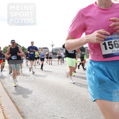 29.06.2025 - hella hamburg halbmarathon Lena Gebhardt http://msf.ph/oto/8423809 29.06.2025 10:19:02 Lombardsbrücke 17386, 17386, 17490, 13464, 1754, 4718, 15657, 1349, 1521, 1718, 1755, 2096, 2311, 2781, 2802, 2821, 3026, 3105, 3118, 3529, 3591, 3592, 3631, 4718, 4802, 4845, 5034, 5049, 5080, 5098, 5178, 5264, 5266, 5323, 5429, 5834, 5910, 6194, 6249, 6413, 6477, 6482, 6542, 6736, 7051, 7121, 7214, 7252, 8665, 8761, 8778, 8780, 9252, 9270, 9272, 9276, 9505, 9549, 9652, 9756, 9757, 10037, 10039, 10124, 10129, 10467, 10502, 10816, 12548, 12552, 12703 meine-sportfotos.de