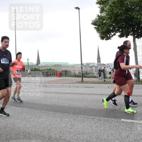 29.06.2025 - hella hamburg halbmarathon Lena Gebhardt http://msf.ph/oto/8423813 29.06.2025 10:53:11 Lombardsbrücke 11520, 2701, 1340, 1900, 1906, 2065, 2146, 2291, 2409, 2701, 2988, 3226, 3787, 4195, 4626, 4729, 5428, 5815, 6135, 6521, 7032, 7068, 7483, 7681, 7737, 7876, 8189, 8212, 8414, 8515, 8641, 8906, 9545, 9685, 9764, 10043, 10055, 10175, 10417, 10490, 10568, 10661, 10879, 10981, 11520, 11524, 11919, 12127, 12128, 12193, 12219, 12700, 12994, 13489, 13916, 13917, 14009, 14038, 14765, 14807, 14977, 14979, 16137 meine-sportfotos.de