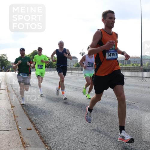 29.06.2025 - hella hamburg halbmarathon Lena Gebhardt http://msf.ph/oto/8423819 29.06.2025 09:43:10 Lombardsbrücke 18989, 9767, 15483, 14757, 156855, 1271, 4338, 5301, 5612, 6090, 7331, 7380, 7855, 9097, 9269, 9385, 9565, 9767, 10867, 11228, 11994, 12341, 12360, 12529, 12992, 13346, 13374, 14728, 14753, 14757, 14836, 15483, 15671, 17614, 18037, 18328, 18693, 18695, 18740, 18989, 19041, 19042, 19050, 19076, 19078 meine-sportfotos.de