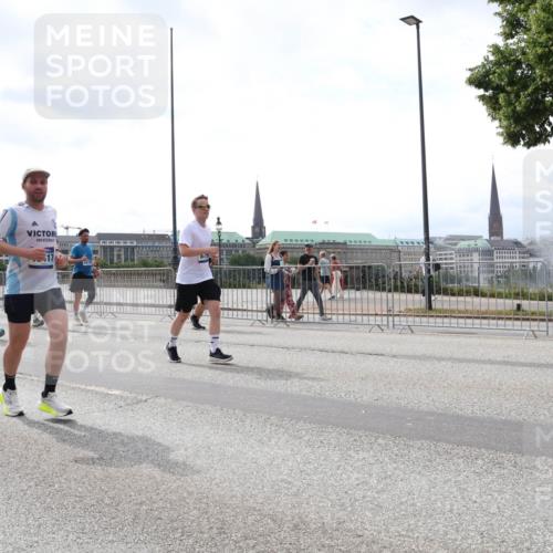 29.06.2025 - hella hamburg halbmarathon Lena Gebhardt http://msf.ph/oto/8423822 29.06.2025 10:43:11 Lombardsbrücke 17, 679, 1149, 1155, 1467, 1656, 1788, 1816, 1878, 1964, 2103, 2158, 2267, 2361, 2450, 2509, 2971, 3074, 3238, 3283, 3329, 3378, 3518, 3638, 3764, 4056, 4092, 4105, 4177, 4302, 4367, 4385, 4680, 5067, 5268, 5610, 5720, 5755, 5967, 6012, 6440, 7043, 7461, 7872, 7926, 8135, 8161, 8184, 8408, 8435, 8795, 8991, 9072, 9304, 9378, 9639, 9641, 9644, 9976, 10008, 10180, 11142, 11710, 12151, 12441, 13049 meine-sportfotos.de
