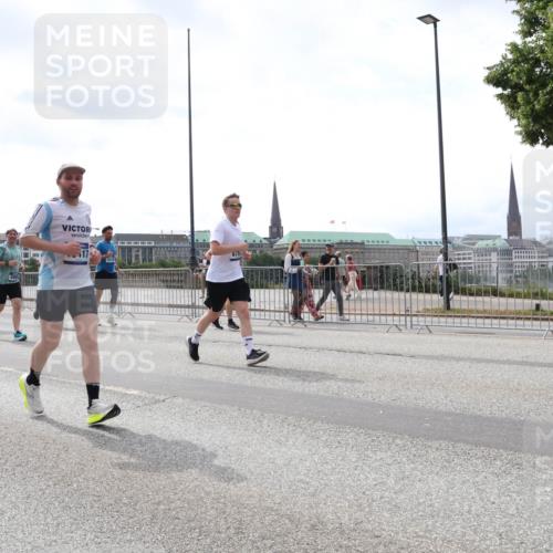 29.06.2025 - hella hamburg halbmarathon Lena Gebhardt http://msf.ph/oto/8423847 29.06.2025 10:43:11 Lombardsbrücke 19115, 17, 167, 1149, 1155, 1467, 1656, 1788, 1816, 1878, 1964, 2103, 2158, 2267, 2361, 2450, 2509, 2971, 3074, 3238, 3283, 3329, 3378, 3518, 3638, 3764, 4056, 4092, 4105, 4177, 4302, 4367, 4385, 4680, 5067, 5268, 5610, 5720, 5755, 5967, 6012, 6440, 7043, 7461, 7872, 7926, 8135, 8161, 8184, 8408, 8435, 8795, 8991, 9072, 9304, 9378, 9639, 9641, 9644, 9976, 10008, 10180, 11142, 11710, 12151, 12441, 13049 meine-sportfotos.de