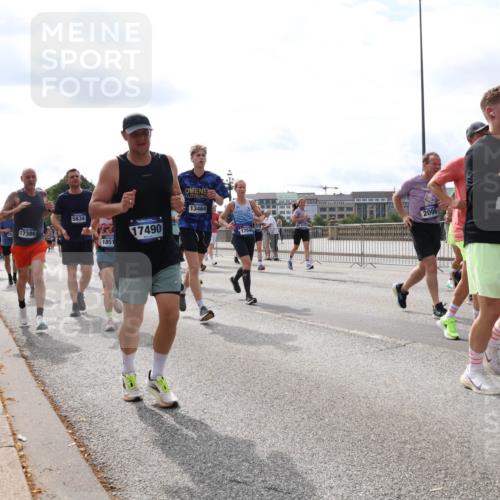 29.06.2025 - hella hamburg halbmarathon Lena Gebhardt http://msf.ph/oto/8423864 29.06.2025 10:19:03 Lombardsbrücke 17386, 5834, 1851, 17490, 13464, 17548, 2096, 4718, 1349, 1521, 1718, 1755, 2096, 2311, 2589, 2781, 2802, 2821, 3026, 3105, 3118, 3529, 3591, 3592, 3631, 4718, 4802, 4845, 5034, 5049, 5080, 5098, 5178, 5264, 5266, 5323, 5429, 5834, 5910, 6194, 6249, 6413, 6477, 6482, 6542, 6736, 7051, 7121, 7214, 7252, 8665, 8761, 8778, 8780, 9252, 9270, 9272, 9276, 9505, 9549, 9652, 9756, 9757, 10037, 10039, 10124, 10129, 10467, 10502, 10816, 12548, 12552 meine-sportfotos.de