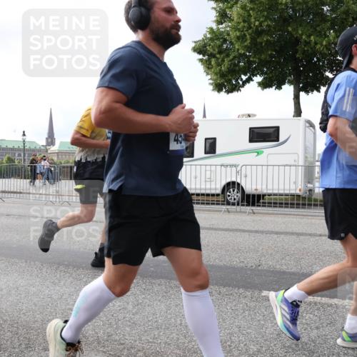 29.06.2025 - hella hamburg halbmarathon Lena Gebhardt http://msf.ph/oto/8423866 29.06.2025 10:06:14 Lombardsbrücke 4868, 494, 15, 1229, 1245, 1448, 1766, 1830, 1842, 2471, 2540, 3062, 4169, 4542, 4666, 4868, 5431, 6014, 6314, 7138, 7741, 8051, 8316, 8894, 8909, 9361, 9477, 9560, 10214, 10297, 10781, 13042, 13054, 13481, 13863, 14369, 14987, 15113, 15145, 15229, 15462, 15537, 15766, 15772, 15858, 16441, 16687, 17239, 17746, 17885, 18042, 18575, 18577, 18768, 18857, 18910, 18913, 18966 meine-sportfotos.de