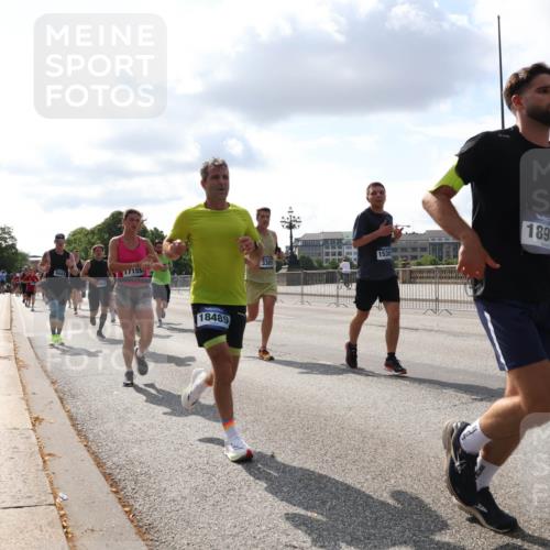 29.06.2025 - hella hamburg halbmarathon Lena Gebhardt http://msf.ph/oto/8423867 29.06.2025 09:52:15 Lombardsbrücke 9444, 17155, 18489, 3305, 1530, 18987, 1057, 1139, 1169, 1312, 1353, 1468, 1569, 1604, 1631, 1763, 3305, 3437, 3618, 3697, 3852, 4565, 4871, 4915, 5011, 5014, 5047, 5129, 5231, 5336, 5690, 5987, 6373, 6550, 6700, 6705, 6711, 6770, 7185, 7432, 7710, 8074, 8359, 8564, 8852, 8900, 9348, 9358, 9444, 9547, 9659, 10319, 10493, 10691, 10741, 10978, 11021, 11062, 11495, 11679, 11714, 11779, 11821, 12046, 12438, 12623, 12772, 13403, 13614, 13728, 14257 meine-sportfotos.de