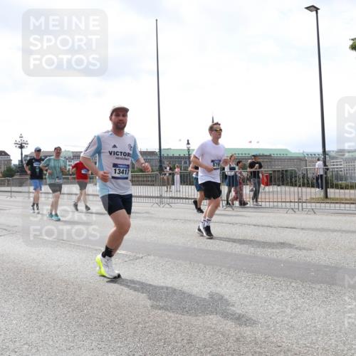 29.06.2025 - hella hamburg halbmarathon Lena Gebhardt http://msf.ph/oto/8423868 29.06.2025 10:43:11 Lombardsbrücke 19115, 13417, 879, 1149, 1155, 1467, 1656, 1788, 1816, 1878, 1964, 2103, 2158, 2267, 2361, 2450, 2509, 2971, 3074, 3238, 3283, 3329, 3378, 3518, 3638, 3764, 4056, 4092, 4105, 4177, 4302, 4367, 4385, 4680, 5067, 5268, 5610, 5720, 5755, 5967, 6012, 6440, 7043, 7461, 7872, 7926, 8135, 8161, 8184, 8408, 8435, 8795, 8991, 9072, 9304, 9378, 9639, 9641, 9644, 9976, 10008, 10180, 11142, 11710, 12151, 12441, 13049 meine-sportfotos.de