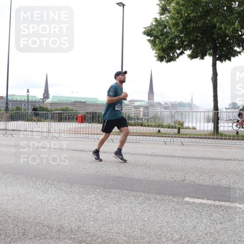 29.06.2025 - hella hamburg halbmarathon Lena Gebhardt http://msf.ph/oto/8423887 29.06.2025 10:28:22 Lombardsbrücke 8327, 1148, 3445, 5369, 5604, 5718, 5847, 5903, 5939, 6418, 6632, 7497, 7667, 7980, 8215, 8327, 8560, 9567, 9642, 9653, 9654, 9716, 9855, 10434, 11692, 11739, 12780, 12842, 13045, 13296, 13400, 13568, 13678, 14017, 14155, 15123, 15608, 16125, 18256, 18293, 18604, 19180 meine-sportfotos.de
