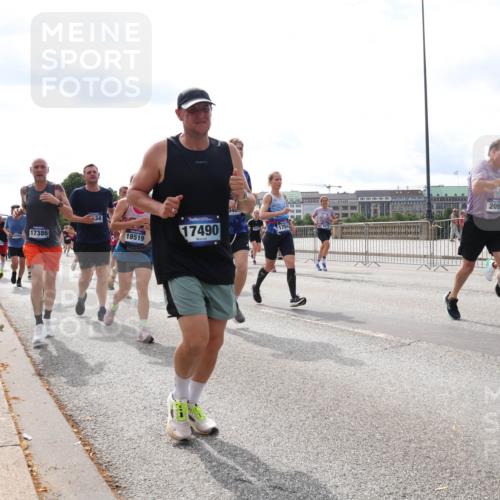 29.06.2025 - hella hamburg halbmarathon Lena Gebhardt http://msf.ph/oto/8423893 29.06.2025 10:19:03 Lombardsbrücke 17386, 18519, 17490, 1754, 2096, 1349, 1521, 1718, 1755, 2096, 2311, 2589, 2781, 2802, 2821, 3026, 3105, 3118, 3529, 3591, 3592, 3631, 4718, 4802, 4845, 5034, 5049, 5080, 5098, 5178, 5264, 5266, 5323, 5429, 5834, 5910, 6194, 6249, 6413, 6477, 6482, 6542, 6736, 7051, 7121, 7214, 7252, 8665, 8761, 8778, 8780, 9252, 9270, 9272, 9276, 9505, 9549, 9652, 9756, 9757, 10037, 10039, 10124, 10129, 10467, 10502, 10816, 12548, 12552 meine-sportfotos.de