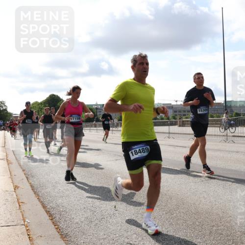 29.06.2025 - hella hamburg halbmarathon Lena Gebhardt http://msf.ph/oto/8423897 29.06.2025 09:52:15 Lombardsbrücke 9444, 17159, 18489, 15309, 1057, 1139, 1169, 1312, 1353, 1468, 1569, 1604, 1631, 1763, 3305, 3437, 3618, 3697, 3852, 4565, 4871, 4915, 5011, 5014, 5047, 5129, 5231, 5336, 5690, 5987, 6373, 6550, 6700, 6705, 6711, 6770, 7185, 7432, 7710, 8074, 8359, 8564, 8852, 8900, 9348, 9358, 9444, 9547, 9659, 10319, 10493, 10691, 10741, 10978, 11021, 11062, 11495, 11679, 11714, 11779, 11821, 12046, 12438, 12623, 12772, 13403, 13614, 13728, 14257 meine-sportfotos.de