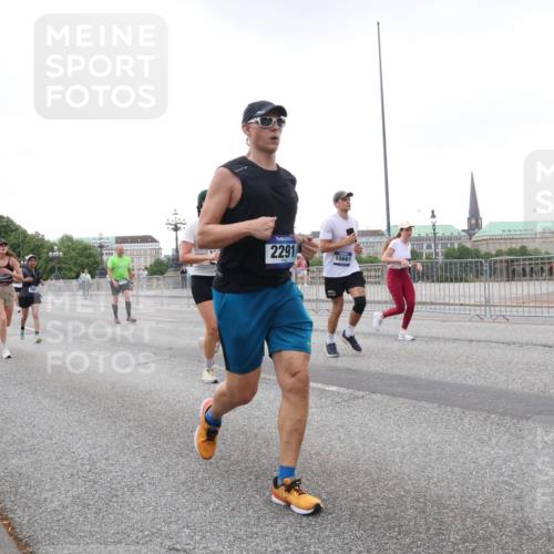 29.06.2025 - hella hamburg halbmarathon Lena Gebhardt http://msf.ph/oto/8423909 29.06.2025 10:53:13 Lombardsbrücke 16156, 2291, 10661, 1340, 1900, 1906, 2065, 2146, 2291, 2409, 2701, 2988, 3226, 3787, 4195, 4626, 4729, 5428, 5562, 5815, 6041, 6044, 6135, 6521, 7032, 7068, 7483, 7681, 7737, 7876, 8189, 8212, 8414, 8515, 8906, 9545, 9685, 9764, 10043, 10055, 10175, 10417, 10490, 10568, 10661, 10981, 11520, 11524, 11919, 12127, 12128, 12193, 12219, 12700, 13489, 13916, 13917, 14009, 14038, 14765, 14807, 14977, 14979, 16137 meine-sportfotos.de
