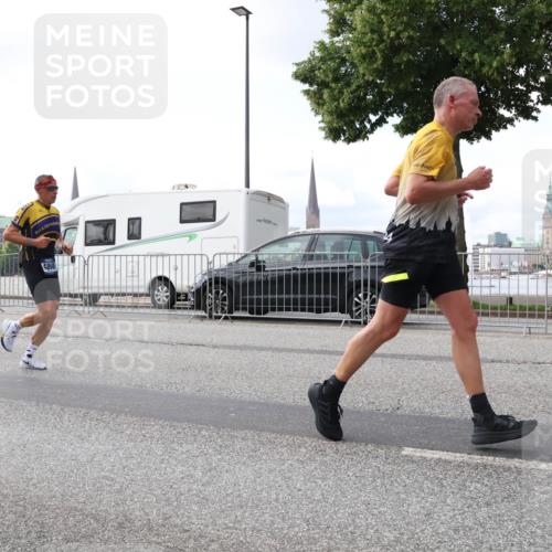 29.06.2025 - hella hamburg halbmarathon Lena Gebhardt http://msf.ph/oto/8423926 29.06.2025 10:06:14 Lombardsbrücke 1229, 1245, 1448, 1766, 1830, 1842, 2471, 2540, 3062, 4169, 4542, 4666, 4868, 5431, 6014, 6314, 7138, 7741, 8051, 8316, 8894, 8909, 9361, 9477, 9560, 10214, 10297, 10781, 13042, 13054, 13481, 13863, 14369, 14987, 15113, 15145, 15229, 15462, 15537, 15766, 15772, 15858, 16441, 16687, 17239, 17746, 17885, 18042, 18575, 18577, 18768, 18857, 18910, 18913, 18966 meine-sportfotos.de