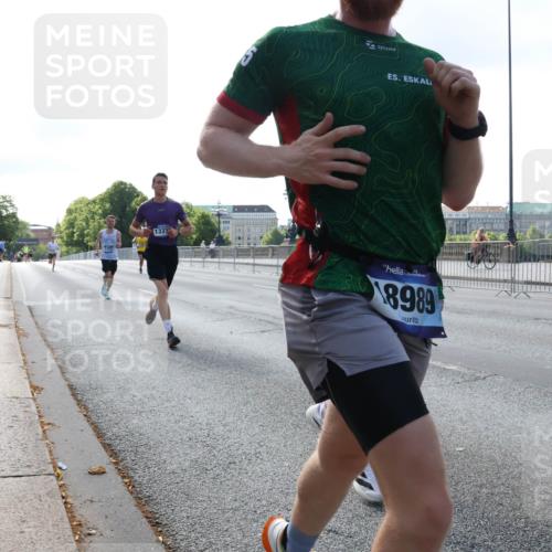 29.06.2025 - hella hamburg halbmarathon Lena Gebhardt http://msf.ph/oto/8423930 29.06.2025 09:43:12 Lombardsbrücke 1337, 8989, 1271, 4338, 5301, 5612, 6090, 7331, 7380, 7855, 9097, 9269, 9385, 9565, 9767, 10867, 11228, 11994, 12341, 12360, 12529, 12992, 13346, 13374, 14728, 14753, 14757, 14836, 15483, 15671, 17614, 18037, 18328, 18693, 18695, 18740, 18989, 19041, 19042, 19050, 19076, 19078 meine-sportfotos.de