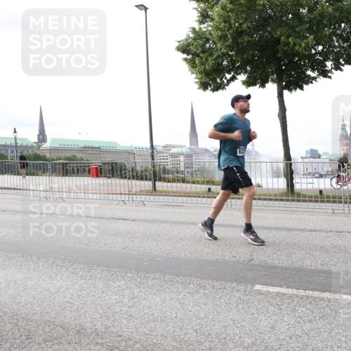 29.06.2025 - hella hamburg halbmarathon Lena Gebhardt http://msf.ph/oto/8423931 29.06.2025 10:28:22 Lombardsbrücke 8327, 1148, 3445, 5369, 5604, 5718, 5847, 5903, 5939, 6418, 6632, 7497, 7667, 7980, 8215, 8327, 8560, 9567, 9642, 9653, 9654, 9716, 9855, 10434, 11692, 11739, 12780, 12842, 13045, 13296, 13400, 13568, 13678, 14017, 14155, 15123, 15608, 16125, 18256, 18293, 18604, 19180 meine-sportfotos.de
