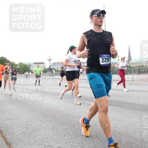29.06.2025 - hella hamburg halbmarathon Lena Gebhardt http://msf.ph/oto/8423938 29.06.2025 10:53:13 Lombardsbrücke 16156, 134, 7681, 189, 2291, 16137, 1340, 1900, 1906, 2065, 2146, 2291, 2409, 2701, 2988, 3226, 3787, 4195, 4626, 4729, 5428, 5562, 5815, 6041, 6044, 6135, 6521, 7032, 7068, 7483, 7681, 7737, 7876, 8189, 8212, 8414, 8515, 8906, 9545, 9685, 9764, 10043, 10055, 10175, 10417, 10490, 10568, 10661, 10981, 11520, 11524, 11919, 12127, 12128, 12193, 12219, 12700, 13489, 13916, 13917, 14009, 14038, 14765, 14807, 14977, 14979, 16137 meine-sportfotos.de