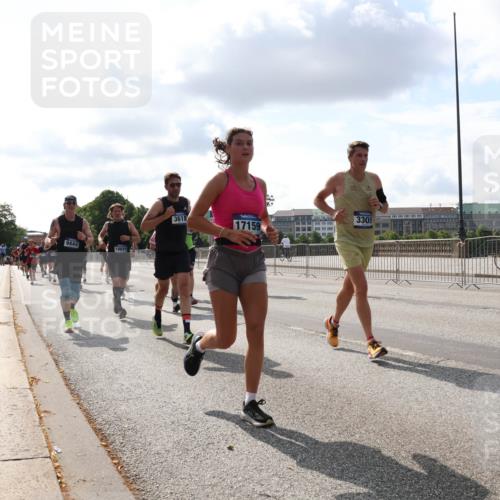 29.06.2025 - hella hamburg halbmarathon Lena Gebhardt http://msf.ph/oto/8423944 29.06.2025 09:52:16 Lombardsbrücke 9444, 18659, 3618, 3305, 17159, 1057, 1139, 1169, 1312, 1353, 1468, 1512, 1569, 1604, 1631, 1763, 3305, 3437, 3618, 3697, 3852, 4565, 4871, 4915, 5011, 5014, 5047, 5129, 5231, 5336, 5690, 5987, 6373, 6550, 6700, 6705, 6711, 6770, 7185, 7432, 7710, 8074, 8359, 8564, 8852, 8900, 9348, 9358, 9444, 9547, 9659, 10319, 10493, 10691, 10741, 10978, 11021, 11062, 11495, 11679, 11714, 11779, 11821, 12046, 12438, 12623, 12772, 13403, 13614, 13728, 14257 meine-sportfotos.de