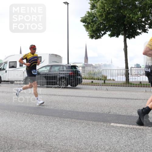 29.06.2025 - hella hamburg halbmarathon Lena Gebhardt http://msf.ph/oto/8423950 29.06.2025 10:06:15 Lombardsbrücke 4868, 024, 1229, 1245, 1448, 1766, 1830, 1842, 2540, 3062, 4169, 4542, 4666, 4868, 5431, 6014, 6314, 7138, 7741, 8051, 8316, 8894, 8909, 9361, 9477, 9560, 10214, 10297, 10781, 13042, 13054, 13481, 13863, 14369, 14987, 15113, 15145, 15229, 15462, 15537, 15766, 15772, 15858, 16441, 16687, 17239, 17746, 17885, 18042, 18575, 18577, 18768, 18857, 18910, 18913, 18966 meine-sportfotos.de