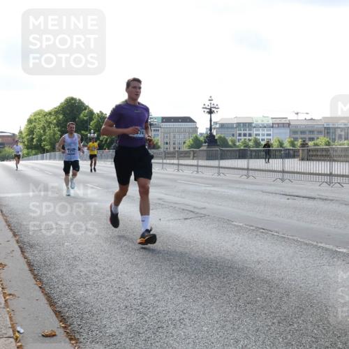 29.06.2025 - hella hamburg halbmarathon Lena Gebhardt http://msf.ph/oto/8423954 29.06.2025 09:43:12 Lombardsbrücke 1271, 1271, 4338, 5301, 5612, 6090, 7331, 7380, 7855, 9097, 9269, 9385, 9565, 9767, 10867, 11228, 11994, 12341, 12360, 12529, 12992, 13346, 13374, 14728, 14753, 14757, 14836, 15483, 15671, 17614, 18037, 18328, 18693, 18695, 18740, 18989, 19041, 19042, 19050, 19076, 19078 meine-sportfotos.de
