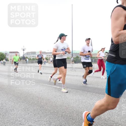 29.06.2025 - hella hamburg halbmarathon Lena Gebhardt http://msf.ph/oto/8423965 29.06.2025 10:53:13 Lombardsbrücke 16156, 13489, 10, 10661, 22, 1340, 1900, 1906, 2065, 2146, 2291, 2409, 2701, 2988, 3226, 3787, 4195, 4626, 4729, 5428, 5562, 5815, 6041, 6044, 6135, 6521, 7032, 7068, 7483, 7681, 7737, 7876, 8189, 8212, 8414, 8515, 8906, 9545, 9685, 9764, 10043, 10055, 10175, 10417, 10490, 10568, 10661, 10981, 11520, 11524, 11919, 12127, 12128, 12193, 12219, 12700, 13489, 13916, 13917, 14009, 14038, 14765, 14807, 14977, 14979, 16137 meine-sportfotos.de