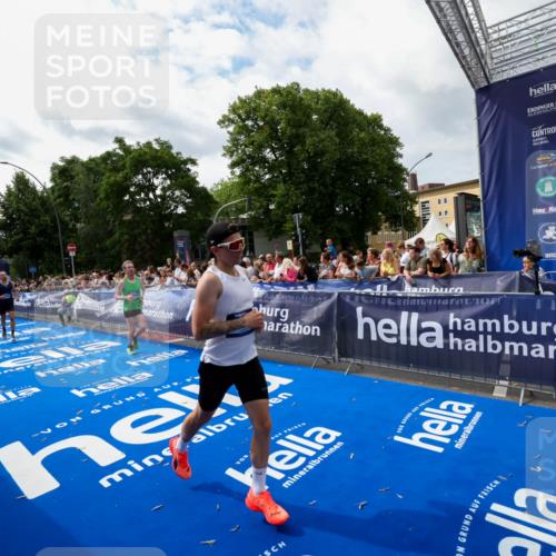 29.06.2025 - hella hamburg halbmarathon Zöllner http://msf.ph/oto/8423977 29.06.2025 10:33:31 Ziel 4602, 8956, 15326, 16931, 17056, 17489, 18731 meine-sportfotos.de
