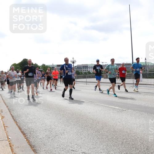 29.06.2025 - hella hamburg halbmarathon Lena Gebhardt http://msf.ph/oto/8423998 29.06.2025 10:43:12 Lombardsbrücke 10180, 19115, 18898, 178, 16789, 1149, 1155, 1467, 1656, 1788, 1816, 1878, 1964, 2103, 2158, 2267, 2361, 2450, 2509, 2971, 3074, 3238, 3283, 3329, 3378, 3518, 3638, 3764, 4056, 4105, 4177, 4302, 4367, 4385, 4680, 5067, 5268, 5610, 5720, 5755, 5967, 6012, 6440, 7043, 7461, 7872, 7926, 8135, 8161, 8184, 8408, 8435, 8795, 8991, 9072, 9304, 9378, 9639, 9641, 9644, 9976, 10008, 10180, 11142, 11710, 12151, 13049 meine-sportfotos.de