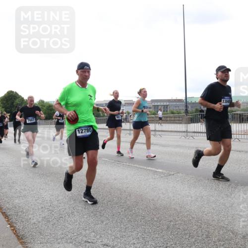 29.06.2025 - hella hamburg halbmarathon Lena Gebhardt http://msf.ph/oto/8424001 29.06.2025 10:28:23 Lombardsbrücke 7667, 12780, 13045, 1148, 3445, 5369, 5604, 5718, 5847, 5903, 5939, 6102, 6418, 6632, 7497, 7667, 7980, 8215, 8327, 8560, 9567, 9642, 9653, 9654, 9716, 9855, 10434, 11692, 11739, 12780, 12842, 13045, 13296, 13400, 13568, 13678, 14017, 14155, 15123, 15608, 16125, 18256, 18293, 18604, 19180 meine-sportfotos.de