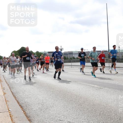 29.06.2025 - hella hamburg halbmarathon Lena Gebhardt http://msf.ph/oto/8424020 29.06.2025 10:43:12 Lombardsbrücke 5967, 10180, 2971, 19115, 18898, 1678, 1149, 1155, 1467, 1656, 1788, 1816, 1878, 1964, 2103, 2158, 2267, 2361, 2450, 2509, 2971, 3074, 3238, 3283, 3329, 3378, 3518, 3638, 3764, 4056, 4105, 4177, 4302, 4367, 4385, 4680, 5067, 5268, 5610, 5720, 5755, 5967, 6012, 6440, 7043, 7461, 7872, 7926, 8135, 8161, 8184, 8408, 8435, 8795, 8991, 9072, 9304, 9378, 9639, 9641, 9644, 9976, 10008, 10180, 11142, 11710, 12151, 13049 meine-sportfotos.de