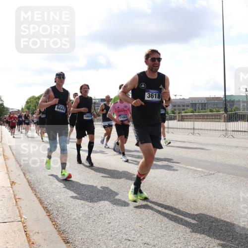 29.06.2025 - hella hamburg halbmarathon Lena Gebhardt http://msf.ph/oto/8424028 29.06.2025 09:52:17 Lombardsbrücke 9444, 18659, 3618, 11062, 871, 5, 1057, 1139, 1169, 1312, 1353, 1468, 1512, 1569, 1604, 1631, 1763, 3305, 3437, 3618, 3697, 3852, 4565, 4871, 4915, 5011, 5014, 5047, 5129, 5231, 5336, 5690, 5987, 6373, 6550, 6700, 6705, 6711, 6770, 7185, 7432, 7710, 8074, 8359, 8564, 8852, 8900, 9348, 9358, 9444, 9547, 9659, 10319, 10493, 10691, 10741, 10978, 11062, 11495, 11679, 11779, 11821, 12046, 12438, 12623, 12772, 13403, 13614, 13728, 14257 meine-sportfotos.de