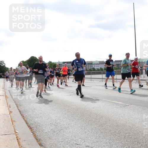 29.06.2025 - hella hamburg halbmarathon Lena Gebhardt http://msf.ph/oto/8424041 29.06.2025 10:43:12 Lombardsbrücke 10180, 19115, 1149, 1155, 1467, 1656, 1788, 1816, 1878, 1964, 2103, 2158, 2267, 2361, 2450, 2509, 2971, 3074, 3238, 3283, 3329, 3378, 3518, 3638, 3764, 4056, 4105, 4177, 4302, 4367, 4385, 4680, 5067, 5268, 5610, 5720, 5755, 5967, 6012, 6440, 7043, 7461, 7872, 7926, 8135, 8161, 8184, 8408, 8435, 8795, 8991, 9072, 9304, 9378, 9639, 9641, 9644, 9976, 10008, 10180, 11142, 11710, 12151, 13049 meine-sportfotos.de
