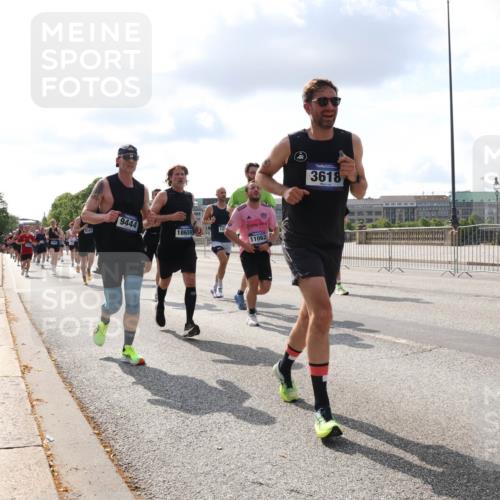 29.06.2025 - hella hamburg halbmarathon Lena Gebhardt http://msf.ph/oto/8424042 29.06.2025 09:52:17 Lombardsbrücke 9444, 18659, 12, 11062, 3618, 1057, 1139, 1169, 1312, 1353, 1468, 1512, 1569, 1604, 1631, 1763, 3305, 3437, 3618, 3697, 3852, 4565, 4871, 4915, 5011, 5014, 5047, 5129, 5231, 5336, 5690, 5987, 6373, 6550, 6700, 6705, 6711, 6770, 7185, 7432, 7710, 8074, 8359, 8564, 8852, 8900, 9348, 9358, 9444, 9547, 9659, 10319, 10493, 10691, 10741, 10978, 11062, 11495, 11679, 11779, 11821, 12046, 12438, 12623, 12772, 13403, 13614, 13728, 14257 meine-sportfotos.de