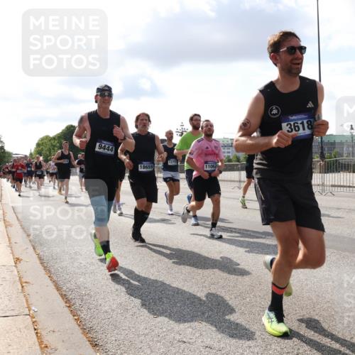 29.06.2025 - hella hamburg halbmarathon Lena Gebhardt http://msf.ph/oto/8424056 29.06.2025 09:52:17 Lombardsbrücke 9444, 12772, 18659, 11062, 3618, 1057, 1139, 1169, 1312, 1353, 1468, 1512, 1569, 1604, 1631, 1763, 3305, 3437, 3618, 3697, 3852, 4565, 4871, 4915, 5011, 5014, 5047, 5129, 5231, 5336, 5690, 5987, 6373, 6550, 6700, 6705, 6711, 6770, 7185, 7432, 7710, 8074, 8359, 8564, 8852, 8900, 9348, 9358, 9444, 9547, 9659, 10319, 10493, 10691, 10741, 10978, 11062, 11495, 11679, 11779, 11821, 12046, 12438, 12623, 12772, 13403, 13614, 13728, 14257 meine-sportfotos.de