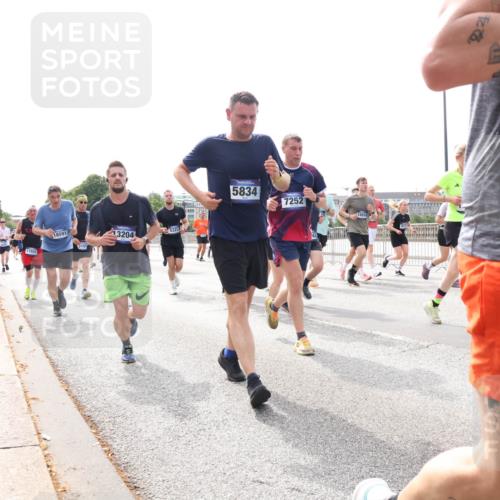 29.06.2025 - hella hamburg halbmarathon Lena Gebhardt http://msf.ph/oto/8424057 29.06.2025 10:19:05 Lombardsbrücke 11602, 18591, 13204, 5323, 5834, 7252, 18916, 1738, 1349, 1521, 1718, 1755, 2096, 2311, 2589, 2781, 2802, 2812, 2821, 3026, 3105, 3118, 3529, 3591, 3592, 3631, 4718, 4722, 4802, 4845, 5034, 5049, 5080, 5098, 5178, 5264, 5266, 5323, 5429, 5834, 5910, 6194, 6249, 6413, 6477, 6482, 6542, 6736, 7051, 7121, 7214, 7252, 8575, 8665, 8761, 8778, 8780, 9252, 9270, 9272, 9276, 9549, 9652, 9756, 9757, 10037, 10039, 10124, 10129, 10467, 10502, 10816 meine-sportfotos.de