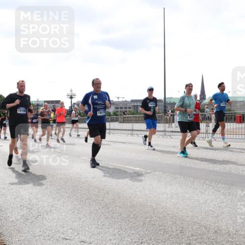29.06.2025 - hella hamburg halbmarathon Lena Gebhardt http://msf.ph/oto/8424063 29.06.2025 10:43:13 Lombardsbrücke 5967, 1149, 10180, 297, 18898, 19115, 8991, 16789, 1149, 1155, 1467, 1656, 1788, 1816, 1878, 1964, 2103, 2158, 2267, 2361, 2450, 2509, 2971, 3074, 3238, 3283, 3329, 3378, 3518, 3638, 3764, 4056, 4105, 4177, 4302, 4367, 4385, 4680, 5067, 5268, 5370, 5610, 5720, 5755, 5967, 6012, 6440, 7043, 7461, 7872, 7926, 8135, 8161, 8184, 8408, 8435, 8795, 8991, 9072, 9304, 9378, 9639, 9641, 9644, 9976, 10008, 10180, 11142, 11710, 12151, 13049 meine-sportfotos.de